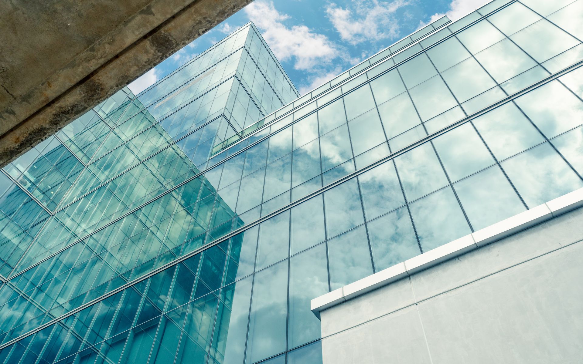 ventanas de vidrio en edificio